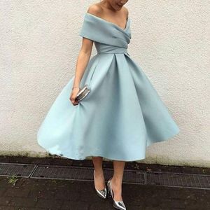 Fall 2019 Populär Blue Short Cocktail Party Dress Off The Shoulder Neckline En Linje Te Längd Burgundy Satin Evening Klänningar Kort