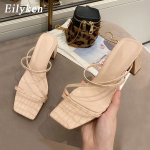 Eilyken 2020 novas mulheres moda chinelo de moda quadrado alto calcanhar clássicos cinta sandália senhoras elegantes Novas bombas boêmios de verão slides