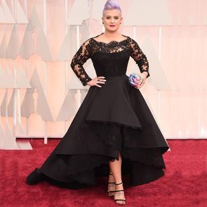 Red Carpet Celebrity Dresses 2020 Sheer Bateau Neck Black Lace Aplikacje Iluzja Długie Rękawy Krótkie Przód Długie Powrót Wysokie Niski Suknie Wieczorowe