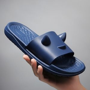 2020 New Men Casual Shoes Designer Banho Chinelos Homens Confortável Pantufas Mens Black Beach Rubber