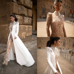 2020 Julie Vino Boho-Hochzeitsoverall mit langer Jacke, hohem Kragen, Spitze und Perlen, Strandhochzeitskleid, A-Linie, Sweep-Zug, Vestidos de Novia