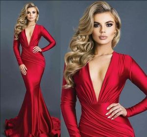 2019 Nova Chegada Vermelha Sereia Formal Vestidos De Noite Sexy Desmortando V Neck Plissado mangas compridas Satin Ruched Prom Vestidos Robe de Soiree