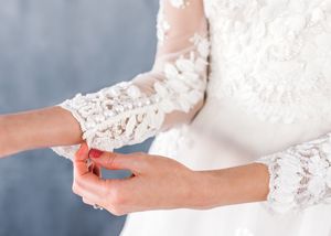 2021 Einfache A-Linie bescheidene Brautkleider Kleider mit langen Ärmeln U-Ausschnitt Champagner Spitze Applikationen Blumen Religiös LDS Bridal209f