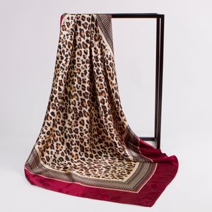 Lyx Kerchief Silk Satin Hijab Scarf För Kvinnor Square Sjalar Leopard Print Head Scarfs Kvinna 90 * 90cm Neckukar för damer T200609