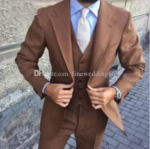 最新の茶色の新郎紳士ノッチラペルウェディンググリームTuxedos男性スーツウェディング/プロム/ディナーベストマンブレザー（ジャケット+ネクタイ+ベスト+パンツ）581