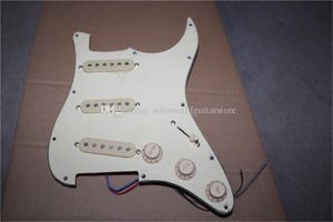 مصنع Pickguard مخصص للمصنع للغيتار الكهربائي، مع 3 ليك ابين، يمكن تخصيصها حسب طلبك