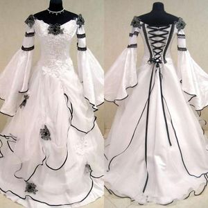 Винтажные черно -белые средневековые свадебные платье