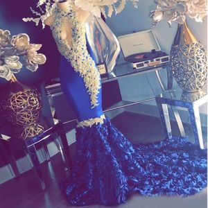 Seksowna wysoka szyja Syrenka Royal Blue Prom Dresses Złote Koronkowe Aplikacje Zroszony Kwiaty 3D Długie pociąg Plus Rozmiar Suknie Wieczorowe