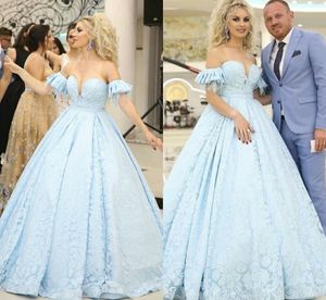 2019 Vintage Light Blue Aftonklänningar Sweetheart Lace Appliques Ball Gown Prom Klänningar Designer Fjäder Formella Kappor