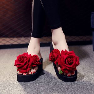 Sıcak Satış-Kadınlar Comfy Platformu Sandalet Ayakkabı Kızlar Bohemian Inci Takozlar Kırmızı Gül Çevirme Terlik Bayanlar Plaj Çiçek Elbise Ayakkabı Slayt
