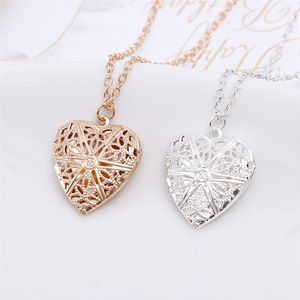 Collana con ciondolo a forma di cuore a forma di fiore cavo con ciondolo Collana con ciondolo per donna / uomo Gioielli per gli amanti Regalo di San Valentino Collare con medaglione per foto fantasia romantica