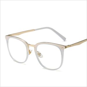 Großhandelstransparente Katzenaugen-Sonnenbrillenfassungen Klare Modebrillen Gefälschte optische Brillenfassungen für Frauen Myopie-Glasbrillen Brillen
