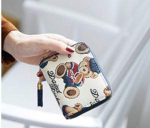 Gratis frakt Högkvalitativ England Kvinnor Cartoon Bear Härlig Plånbok Mynt Pures High-End Luxury Designer Zipper Wallet Present Billfold Bag 001