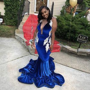 Royal Blue Mermaid Prom Dresses Deep V Neck Velvet Backless Dress Sukienka White Aplikacje Sweep Party Party Suknie Szaty De Soirée