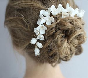 結婚式のブライダルホワイトセラミックの花のヘッドバンドの櫛のクリスタルラインストーン花の冠Tiarasヘアアクセサリージュエリーヘッドピースプロム韓国のヘアバンドチャーム