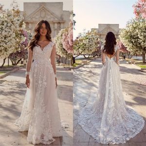 Eleganta bröllopsklänningar V-Neck Långärmad Sheer Appliqued Lace Ruched Tulle Bridal Gown Hollow Back Custom Made Sweep Train Bridal Dress