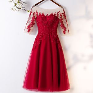 Fancy röd brudtärna klänningar te längd ren halsring tulle med applique pärlor lace-up back party klänning brudtärna klänningar