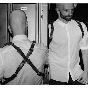 Moda Skórzana Mężczyźni Beness Pas Gothic Bondage Chest Suspender Punk Case Cage Cosplay Costume Regulowany Criss-Cross Back Cares Belt