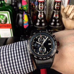 腕時計のメンズ時計Quartzムーブメント43mmラバーバンドカジュアル防水ステンレス鋼の時計1