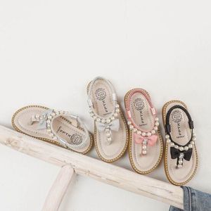 2022 Sommar ny baby flicka sandaler mode söta pärlor båge babys flickor lägenheter anti-slip soft sula första vandrare prinsessan skor flip flops sandal 3 färger