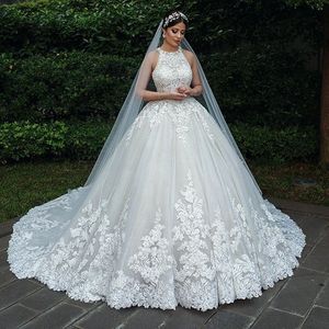 2019 Luxury Ball Gown Wedding Dresses Halter Sleeveless Lace Appliques Bridal Gowns with Unique Holloe Back Custom Made
