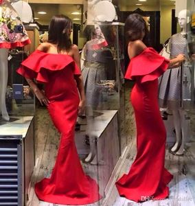 Billiga röda sjöjungfru aftonklänningar långt utanför axel rufs golvlängd billiga aftonklänningar formella klänningar mantel de soiree abendkleider