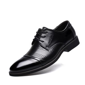 Letnie męskie skórzane skórzane buty formalne mody oddychające czarne brązowe wycięte sukienki męskie