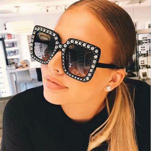 Mulheres Mens Designer Óculos de sol quadrado do diamante extragrandes Sunglasses Crystal Fashion óculos de sol das senhoras New Gradiente Oculos Espelho Shades