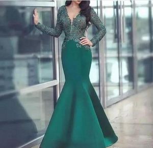 Yeşil Müslüman Gelinlik Modelleri 2020 Derin V yaka Mermaid Uzun Kollu Dantel İslam Dubai Suudi Arapça Şık Uzun Örgün Abiye Giyim