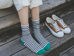 Moda kadın şerit renkli kazık yığın uzun çoraplar genç çorap rahat rahat yumuşak şık pamuk orta tüp çorap