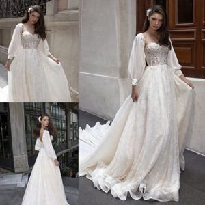 Delicate Tulle Lace Wedding Dresses Autumn Sweetheart Neck Open Back Appliqued Bridal Gowns Shiny Long Sleeve Wedding Dress