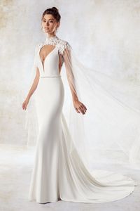 Designer sjöjungfru Enkla klänningar med WATTEAU -tågpärlor Sashes Wedding Dress Bridal Bowns Vestidos Novia Sirena Robes De Marie