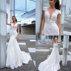 2019 Crystal Design Bröllopsklänningar Sexig Deep V Neck Lace Pärlor Kristaller Bröllopklänningar Sweep Train Mermaid Bröllopsklänning Robe de Mariée