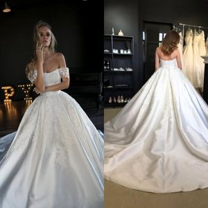 Luksusowe Skromne Suknie Ślubne Linii 1/2 Rękawy Off Ramię Cekinę Koronką Appliqued Wedding Dress Suknie Ślubne Vestidos de Noiva