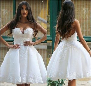 Sommar Boho Stunning 2019 Sweetheart Backless Sexy Appliques Vit Kort A Line Mini Bröllopsklänningar Lace Party Bridal Gown Custom Made