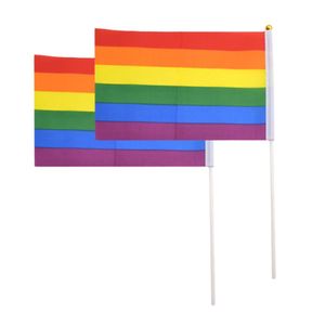Rainbow Gay Flags Pride Stick Flag 14 * 21 / 20 * 28cm Hand Mini Flag Wehende Flaggen Haltegriff mit Gold Top LT398