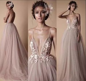 Varrer 2018 Berta sexy Evening Formal Wear Vestidos pescoço v Sheer Tulle Lace Floral Spaghetti tiras Train Backless Feriado Festa Prom Dress