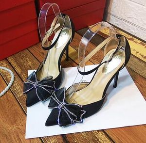 뜨거운 판매 간단한 여성 펌프 얇은 하이힐 새틴 얕은 입 뾰족한 섹시한 나이트 클럽 샌들 여성의 신발