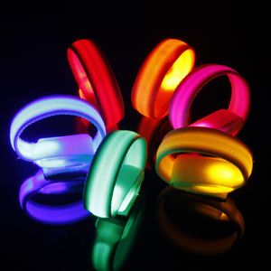 Emniyet Kol Bandı Işıkları toptan satış-LED Armbands Gece Run Yürüyüş Bisiklet Güvenlik Bilezikler Yanıp Sönen Işıklar Glow Bilekliği Açık Spor Aydınlık Yansıtıcı Kafes Kollukları