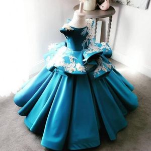 Ballkleid-Mädchen-Festzug-Kleider mit handgefertigten Blumen, Federapplikationen, Perlen, Schößchen-Satin-Blumenmädchenkleid, schöne Kindergeburtstagskleider