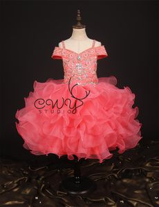 Prinsessan Hot Pink Off The Shoulder Short Girls Pageant Dress Ruffles Crystal Lace-up Back Puffy Little Girl Party Dress Flower Girl Dresses