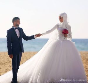 2019 Vintage Arabisk Dubai Princess Bröllopsklänning Puffy Muslim Långärmad Snörning Kyrka Formell Bride Bridal Gown Plus Storlek Anpassad Made