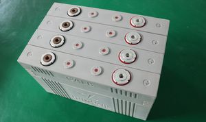 1ピースCALB 3.2V 400Ah LiFePO4電池セルは、EV RVバッテリーパックDIYソーラーEU米国の税解決またはフェデックスのための300Ah 24V 48V DIY