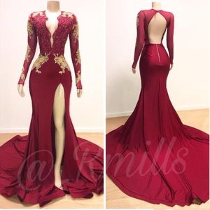 2019 Nowy Dark Red Sexy Mermaid Suknie Wieczorowe Split V Neck Długie Rękawy Złote Koronkowe Aplikacje Kryształ Zroszony Split Formalne Prom Dresses Nosić