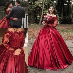 Röd quinceanera mörka klänningar från axeln långa ärmar spets applikation satin paljetter anpassad söt tävling boll klänning