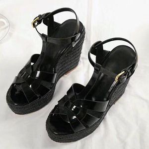뜨거운 판매 여름 여성 샌들 신발 여성 펌프 플랫폼 웨지 뒤꿈치 패션 캐주얼 루프 Bling Star 두꺼운 유일한 여성 신발