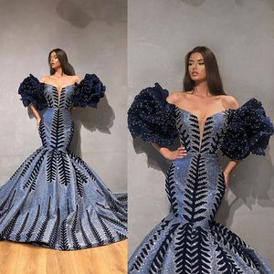 2020 Glamouröse Meerjungfrau-Abendkleider, schulterfreies, perlenbesetztes Satin-Abschlussballkleid, bodenlange Kleider für besondere Anlässe