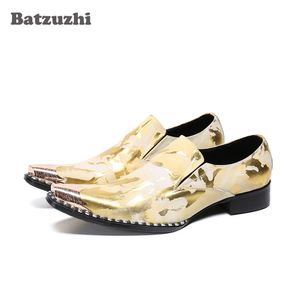 Batzuzhiの高級ハンドメイドの男性の靴尖ったメタルのチップゴールドレザードレスシューズパーティーウェディングレザーシューズザパトスホムレ！