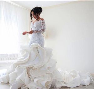 2018 Abiti da sposa eleganti a sirena Applique in pizzo Collo gioiello trasparente Maniche lunghe Increspature Gonne a strati Cappella Treno Bottoni sul retro Abiti da sposa