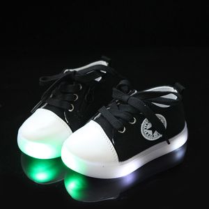 New 2018 LED shoes children Spring/Autumn running lace up kids sneakers high quality glowing fashion baby girls boys shoes